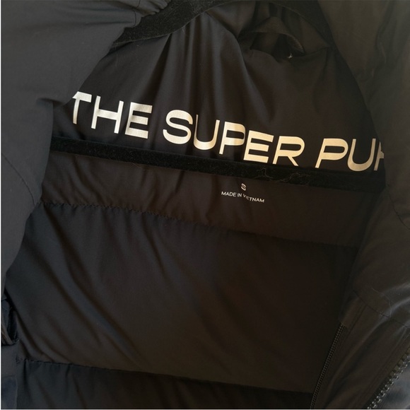 Aritzia Women's Black Puffer Jacket - Picture 4 of 7